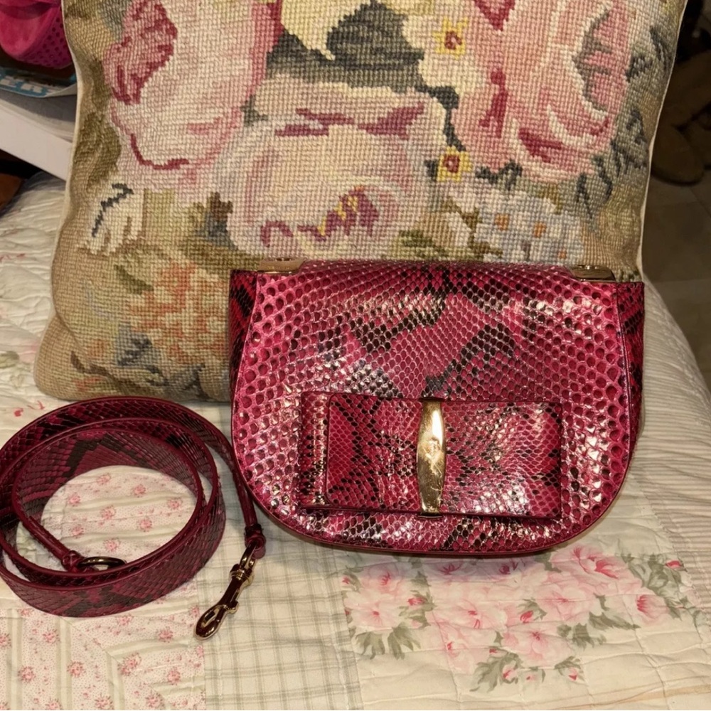 Ferragamo gorgeous skin bag in pristine condition - Picture 1 of 11